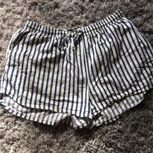 Universal Threads Shorts